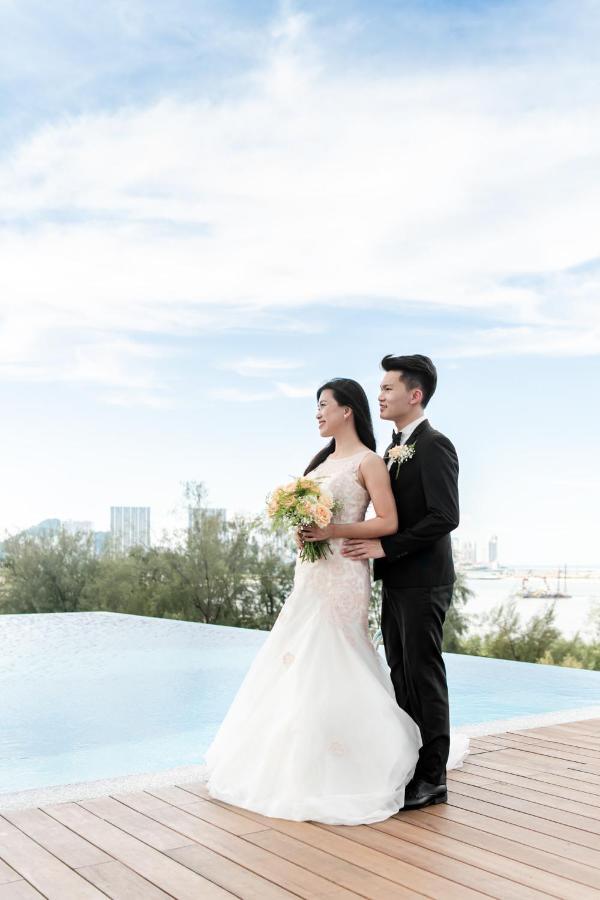 Hotel Ascott Gurney Penang George Town Zewnętrze zdjęcie A Thai couple