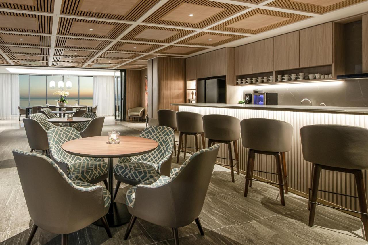 Hotel Ascott Gurney Penang George Town Zewnętrze zdjęcie The Club lounge at Singapore Changi Airport