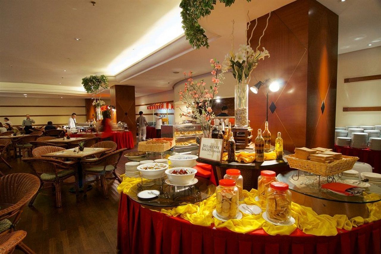 Hotel Ascott Gurney Penang George Town Zewnętrze zdjęcie A buffet at a hotel